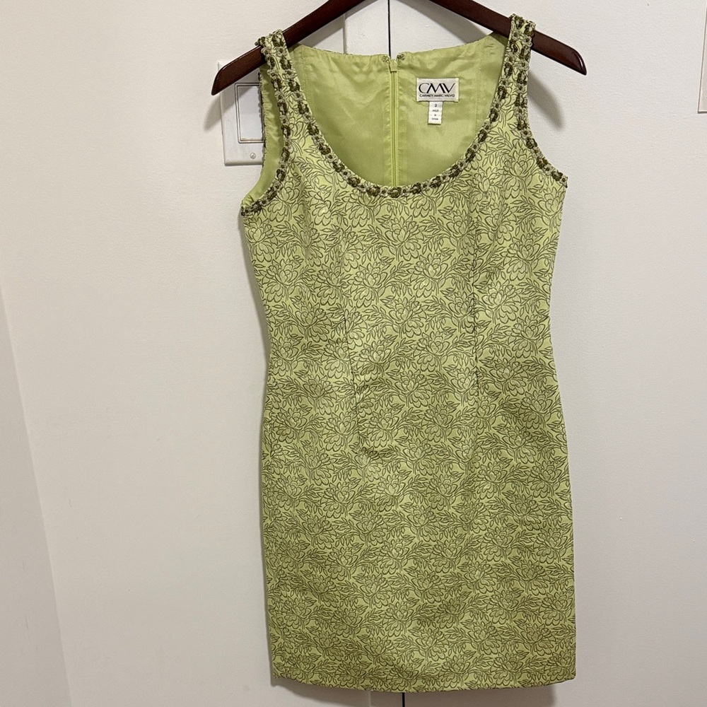 CMV Carmen Marc Valvo Pale Green Floral Patterned Jacquard Sheath Dress. Size 2.